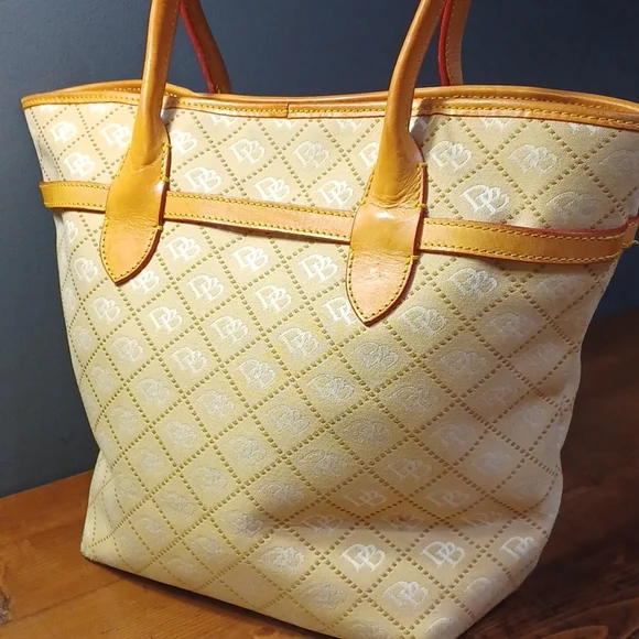 Dooney and Bourkesignaturetote